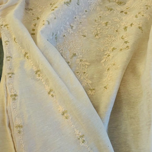 Elegant and lovely three piece Pakistani suit - Picture 6 of 8